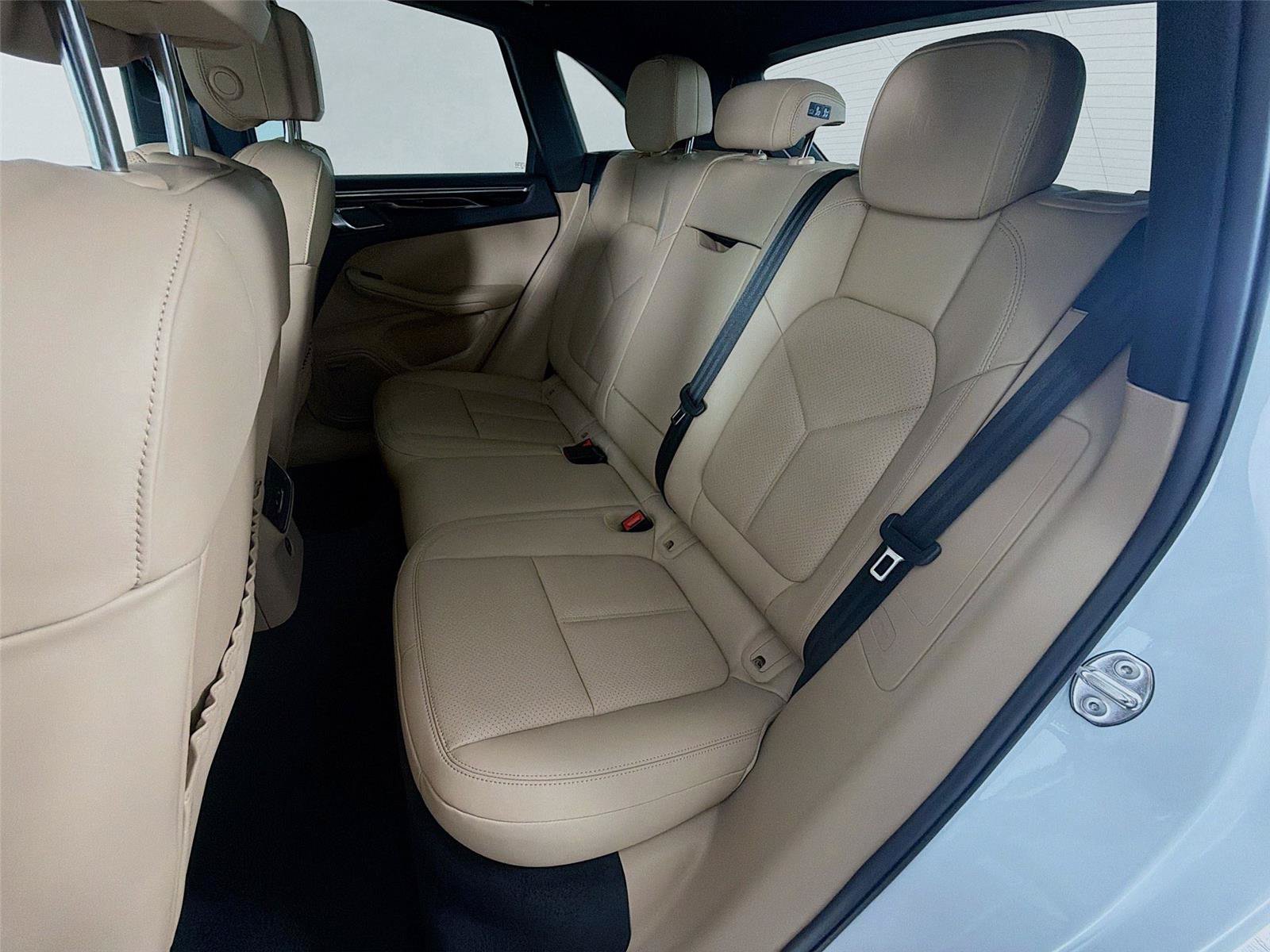Certified 2026 Porsche Macan Turbo AWD/4WD image 21