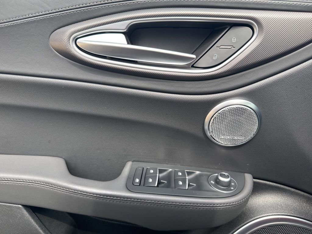 Used 2022 Alfa Romeo Giulia Veloce image 26