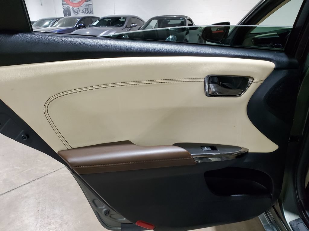 Used 2013 Toyota Avalon Limited w/ Technology Pkg FWD image 24