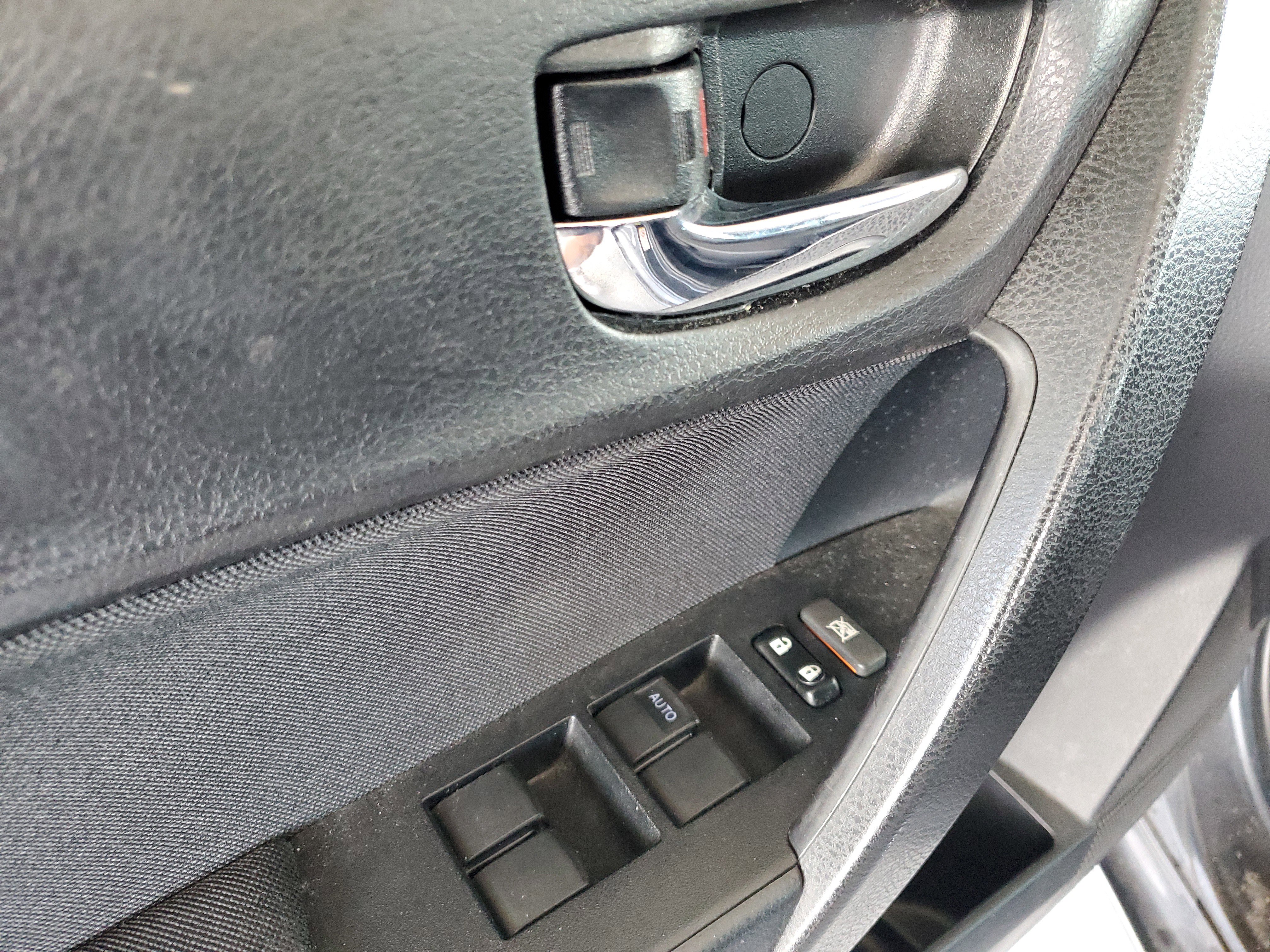 Used 2018 Toyota Corolla LE FWD image 15