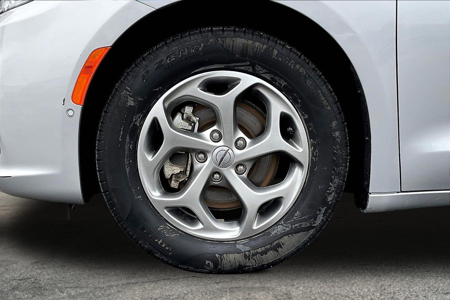 Used 2024 Chrysler Pacifica Limited image 8