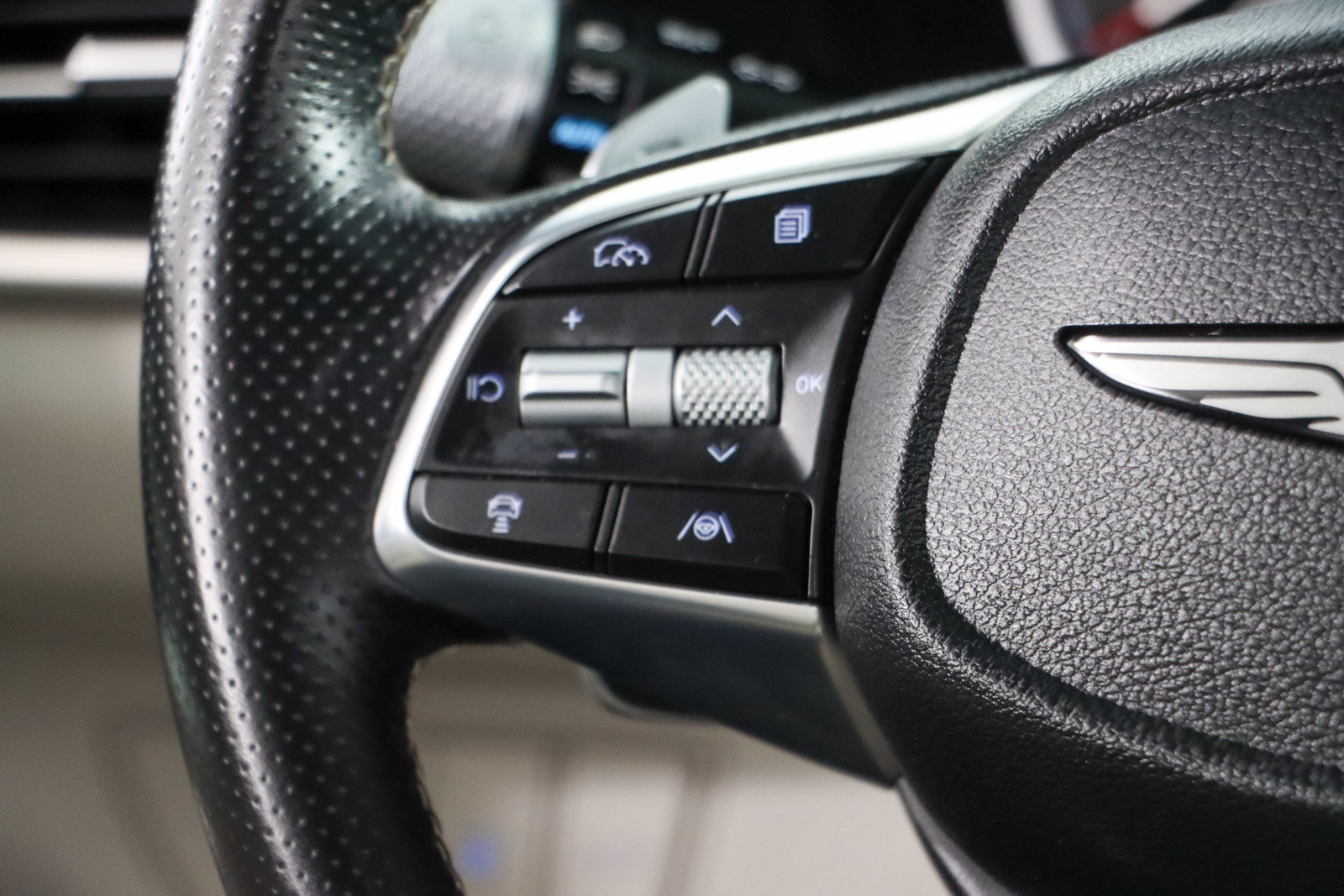 Used 2025 Genesis G70 2.5T AWD/4WD image 13