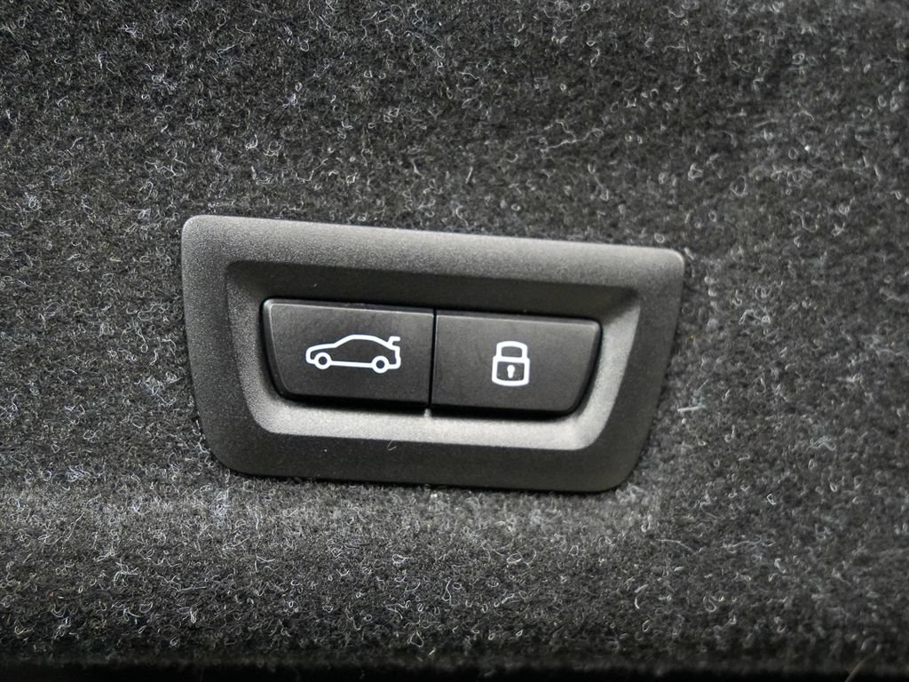 Used 2025 BMW 330i xDrive Sedan w/ M Sport Package AWD/4WD image 14