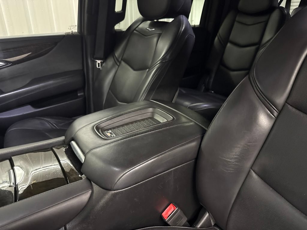 Used 2019 Cadillac Escalade ESV Platinum RWD image 41