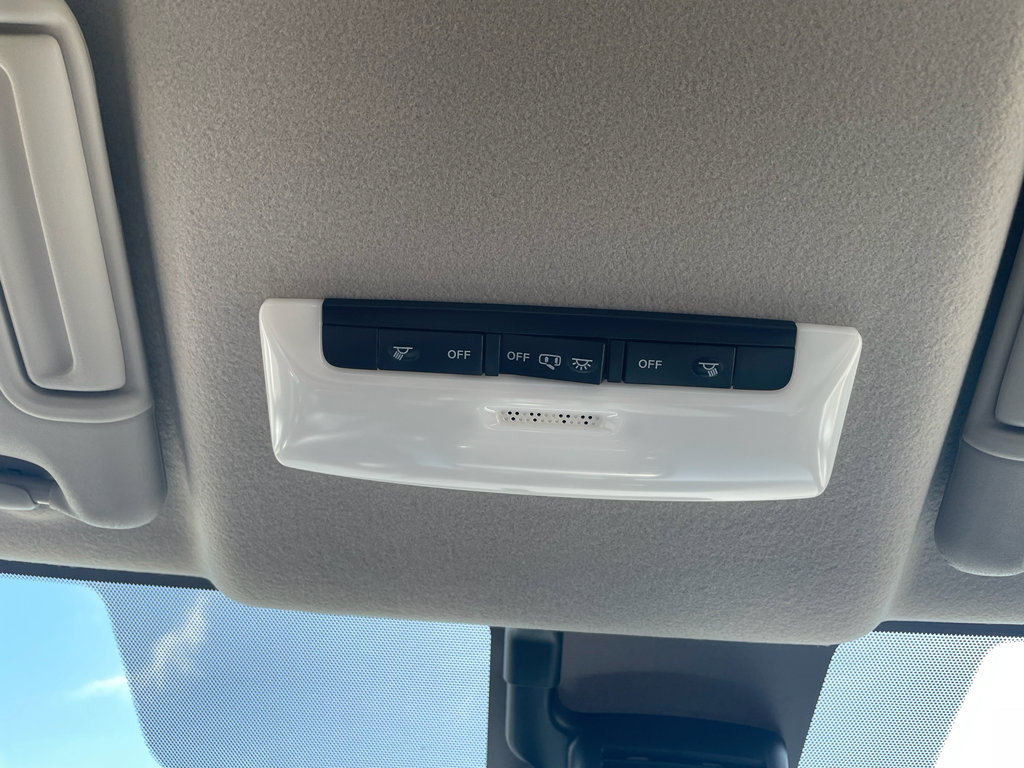 New 2025 Nissan Versa SV w/ Trunk Package FWD image 29