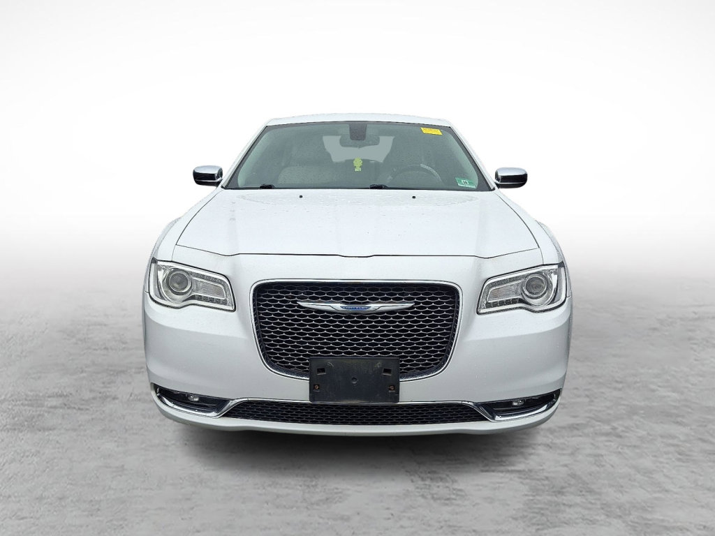 Used 2018 Chrysler 300 Limited image 2
