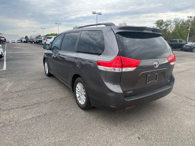 Used 2011 Toyota Sienna XLE w/ Entertainment Pkg FWD image 3