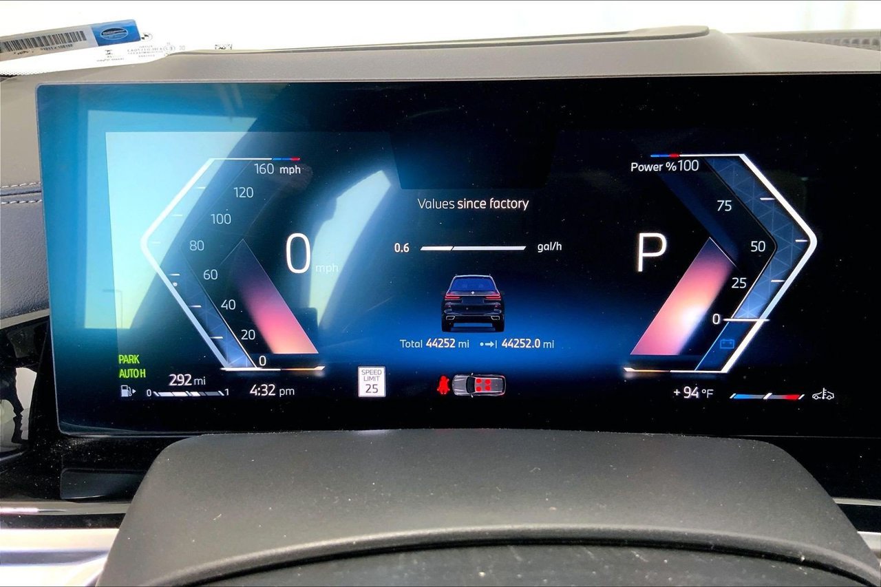 Used 2024 BMW X7 xDrive40i w/ Executive Package AWD/4WD image 18