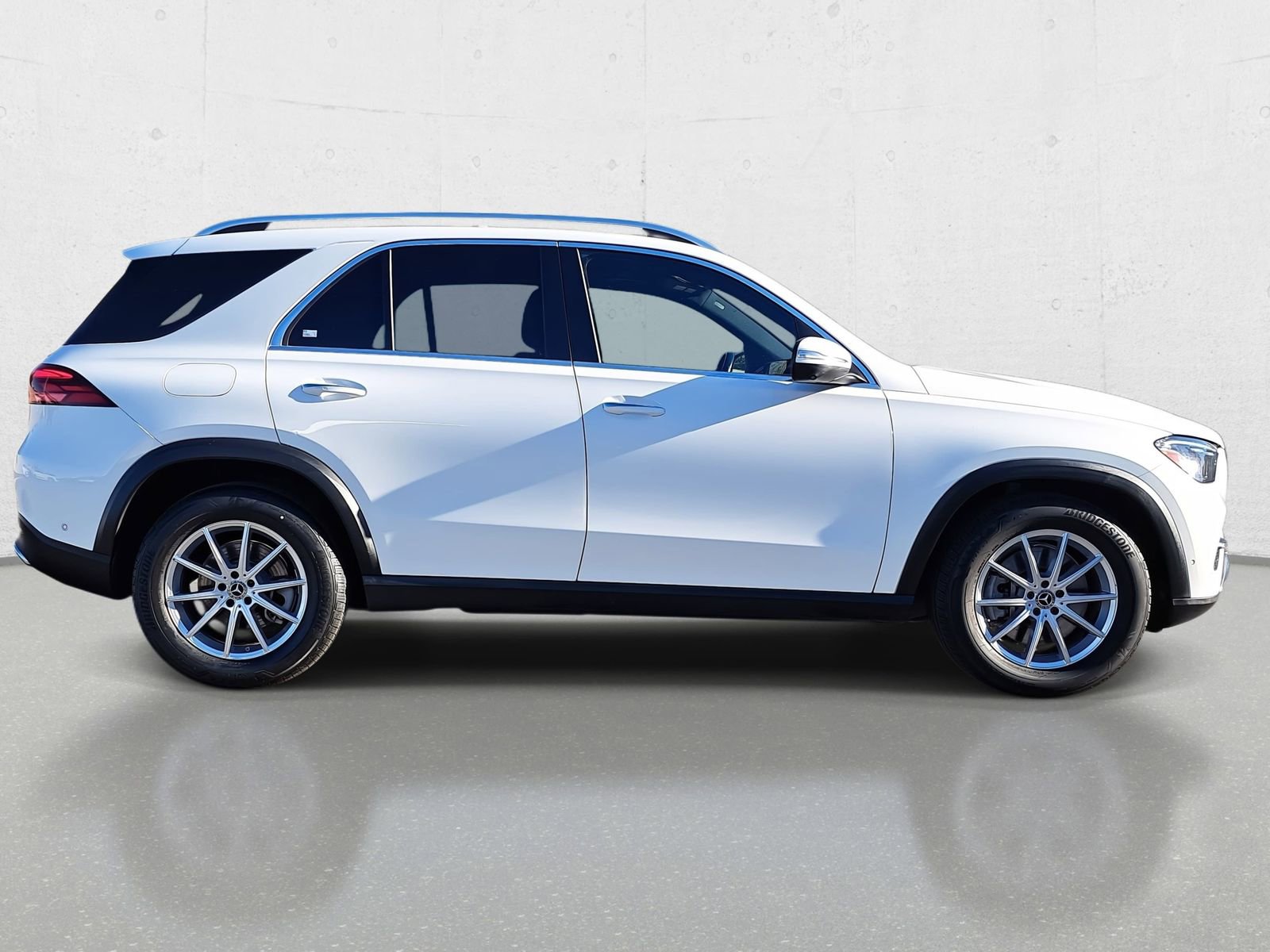 Used 2024 Mercedes-Benz GLE 450e 4MATIC image 4
