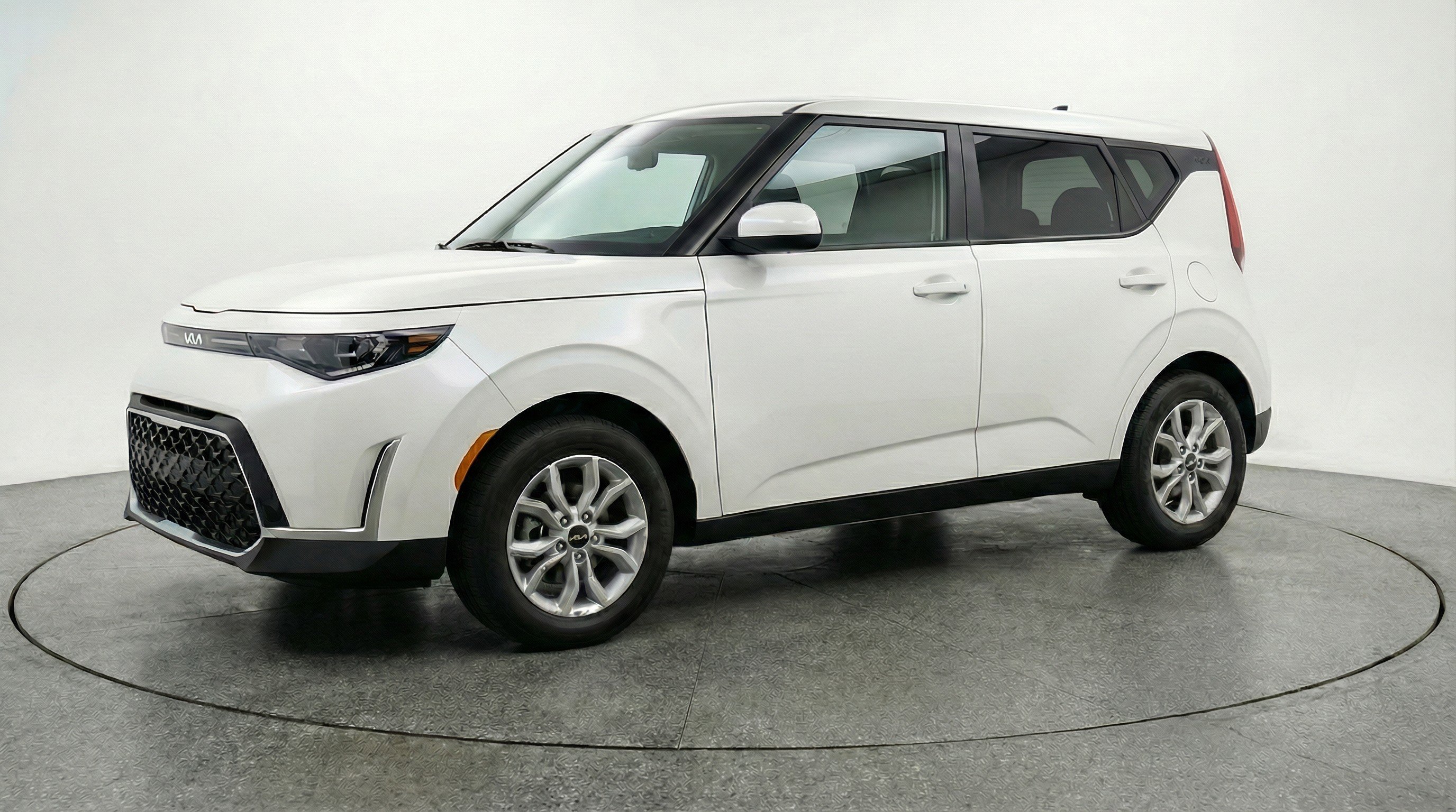 Used 2025 Kia Soul LX w/ LX Technology Package image 3