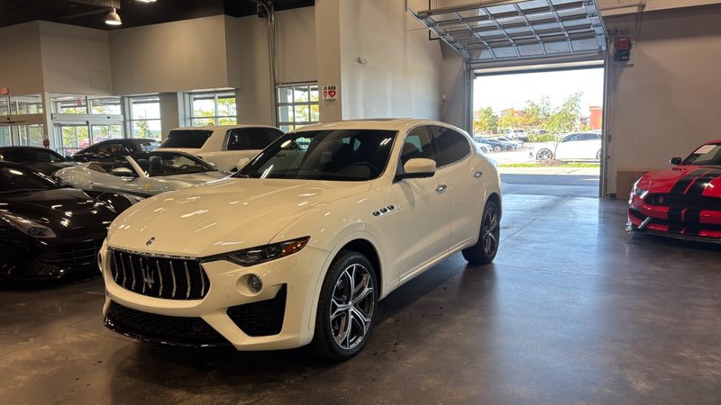 Used 2020 Maserati Levante AWD/4WD image 6