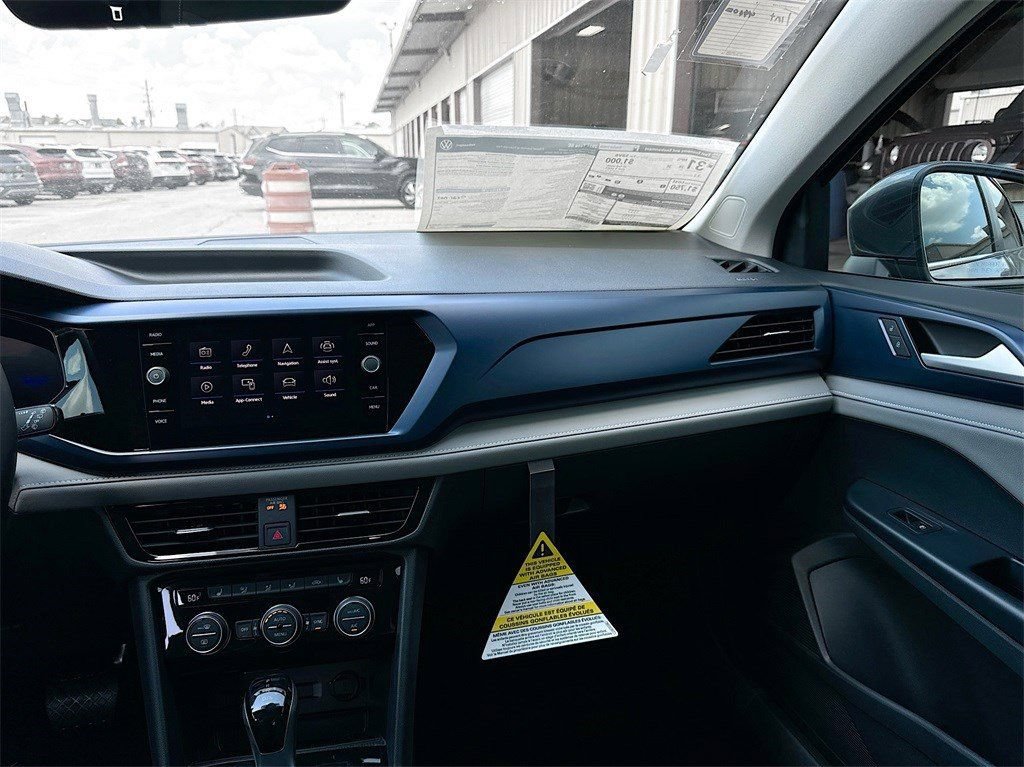 Used 2024 Volkswagen Taos SE FWD image 25