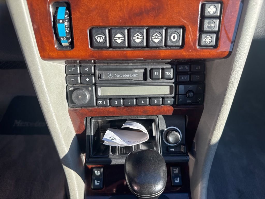 Used 1995 Mercedes-Benz E 320 Convertible image 33