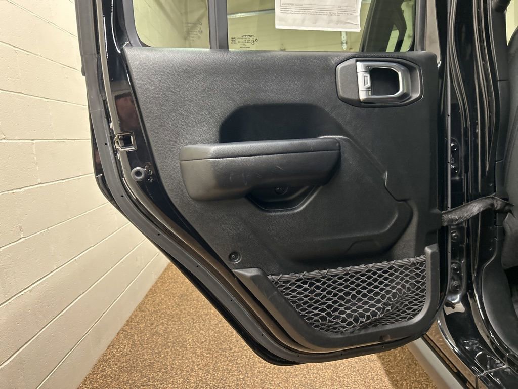 Used 2021 Jeep Gladiator Mojave AWD/4WD image 13