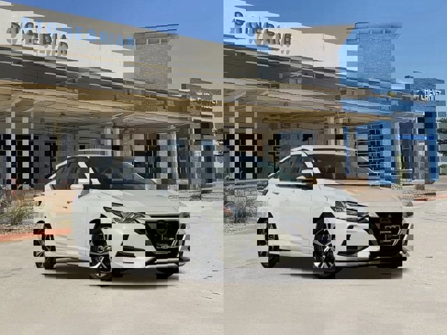 Used 2020 Nissan Sentra SV image 2