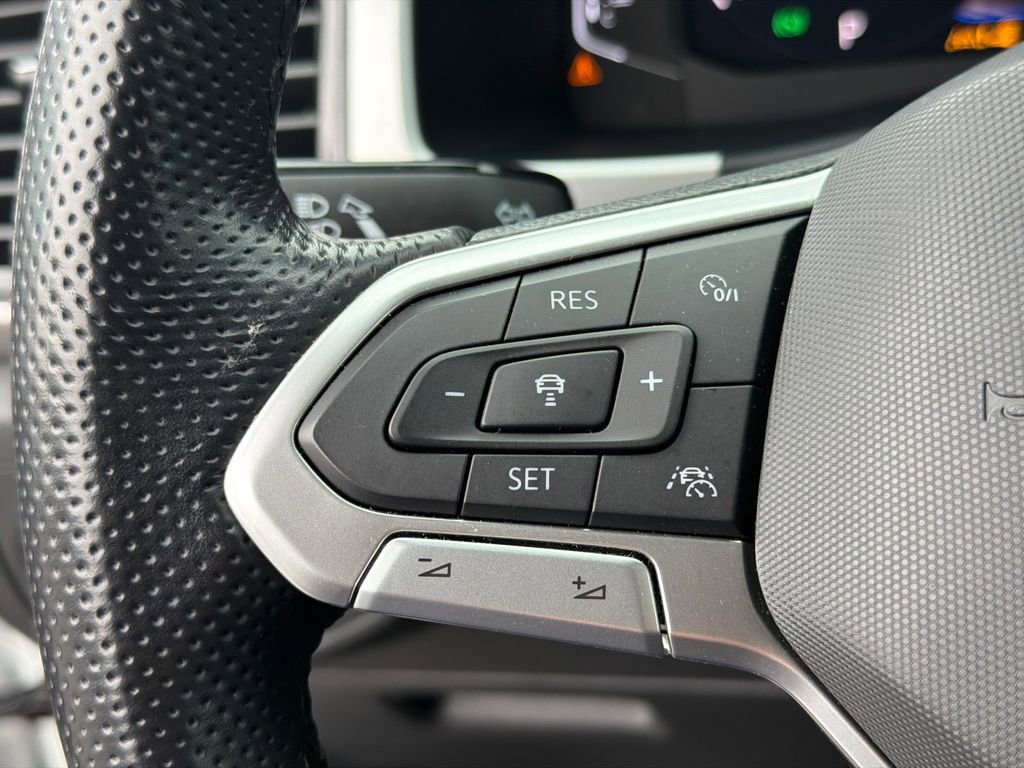 Used 2021 Volkswagen Atlas Cross Sport SEL R-Line FWD image 25