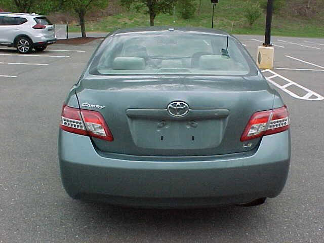 Used 2011 Toyota Camry LE w/ LE Extra-Value Pkg image 10