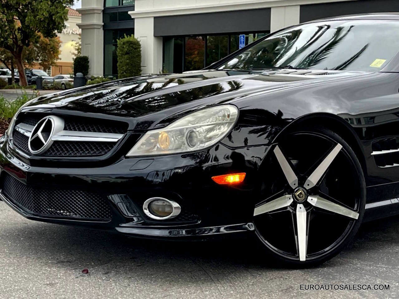 Used 2011 Mercedes-Benz SL 550 image 10