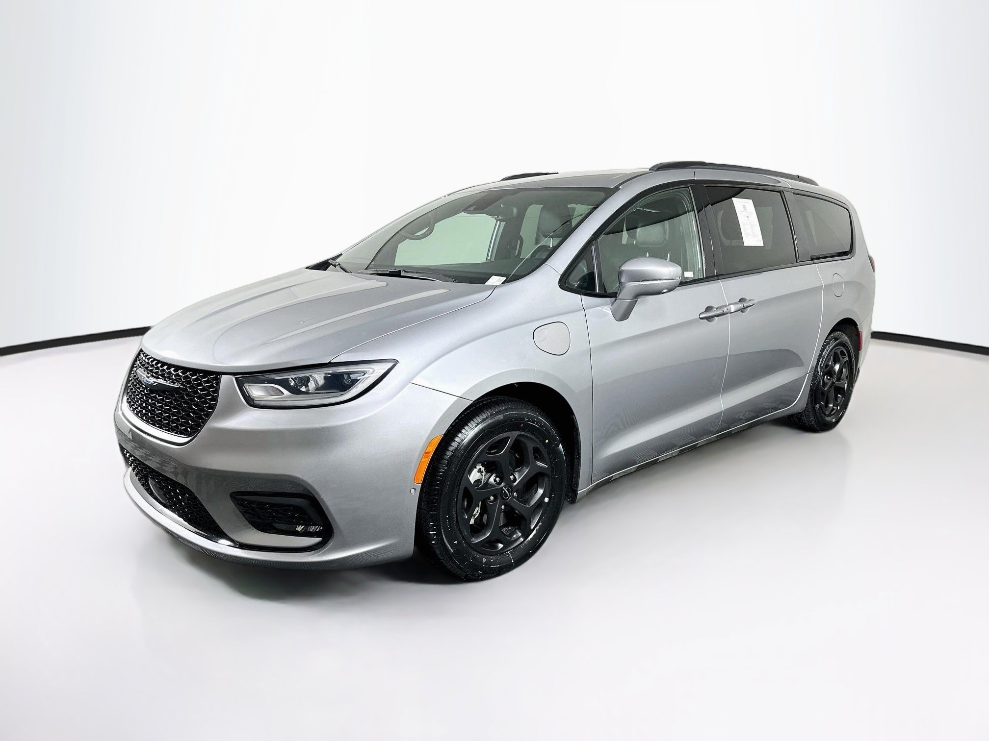 Used 2021 Chrysler Pacifica Touring-L w/ S Appearance Package FWD image 3