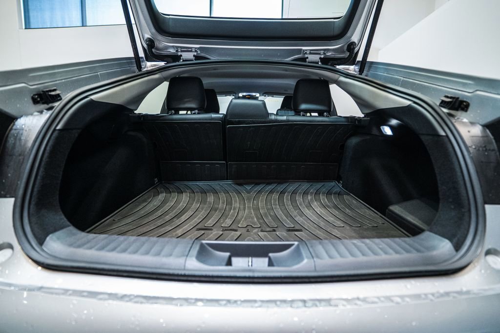 Certified 2025 Toyota Prius XLE image 33