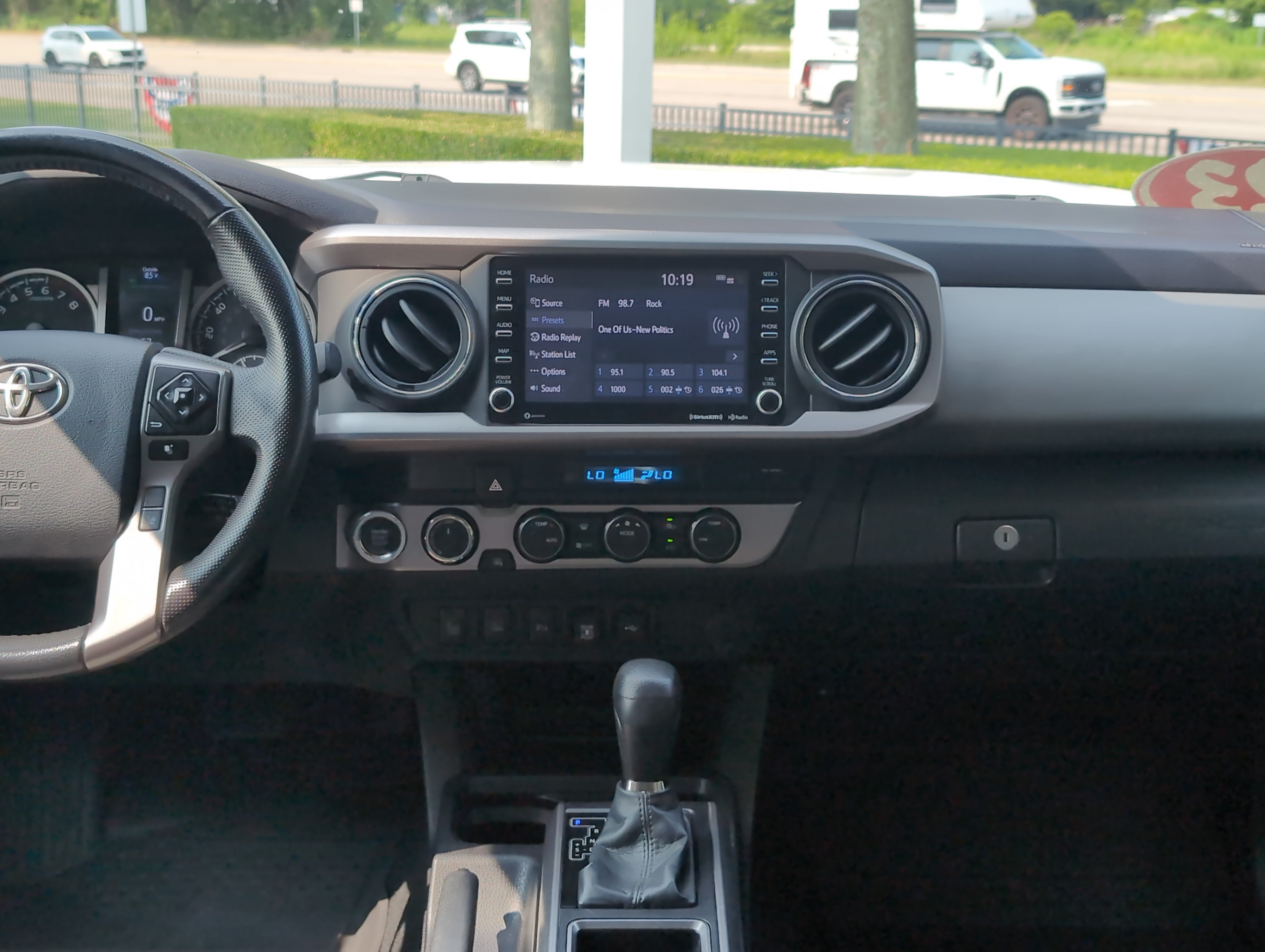 Used 2023 Toyota Tacoma SR5 AWD/4WD image 29