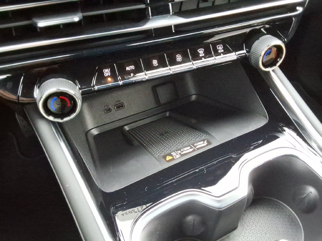 New 2027 Chevrolet Traverse RS FWD image 30