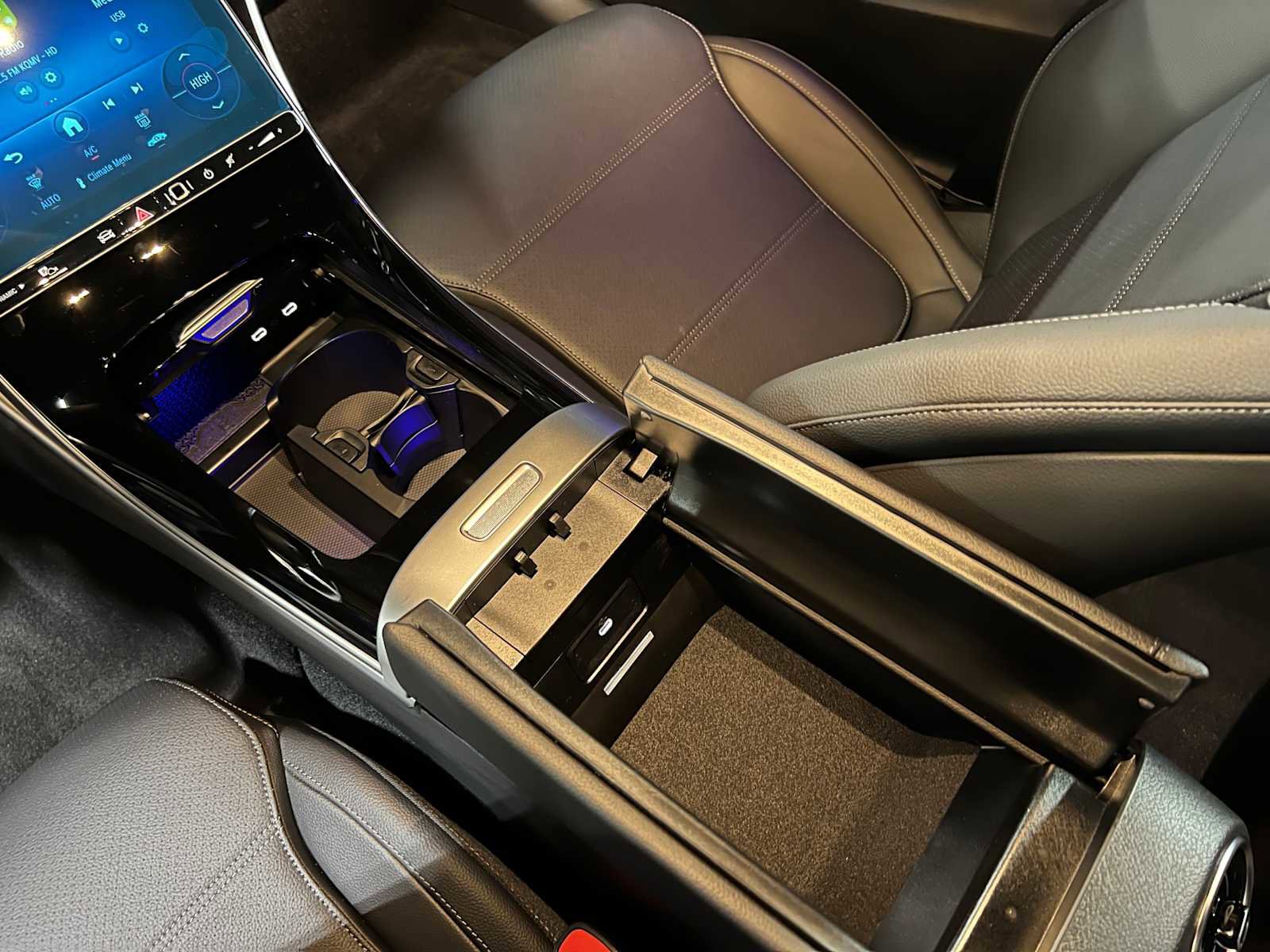 Used 2025 Mercedes-Benz C 300 4MATIC Sedan image 34