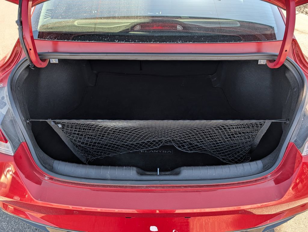 Used 2022 Hyundai Elantra Limited image 18