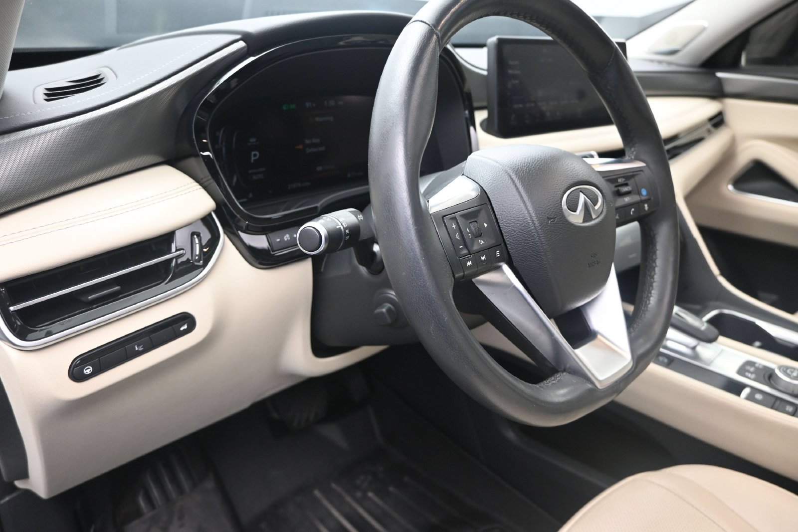 Certified 2023 INFINITI QX60 Luxe w/ Vision Package AWD/4WD image 12