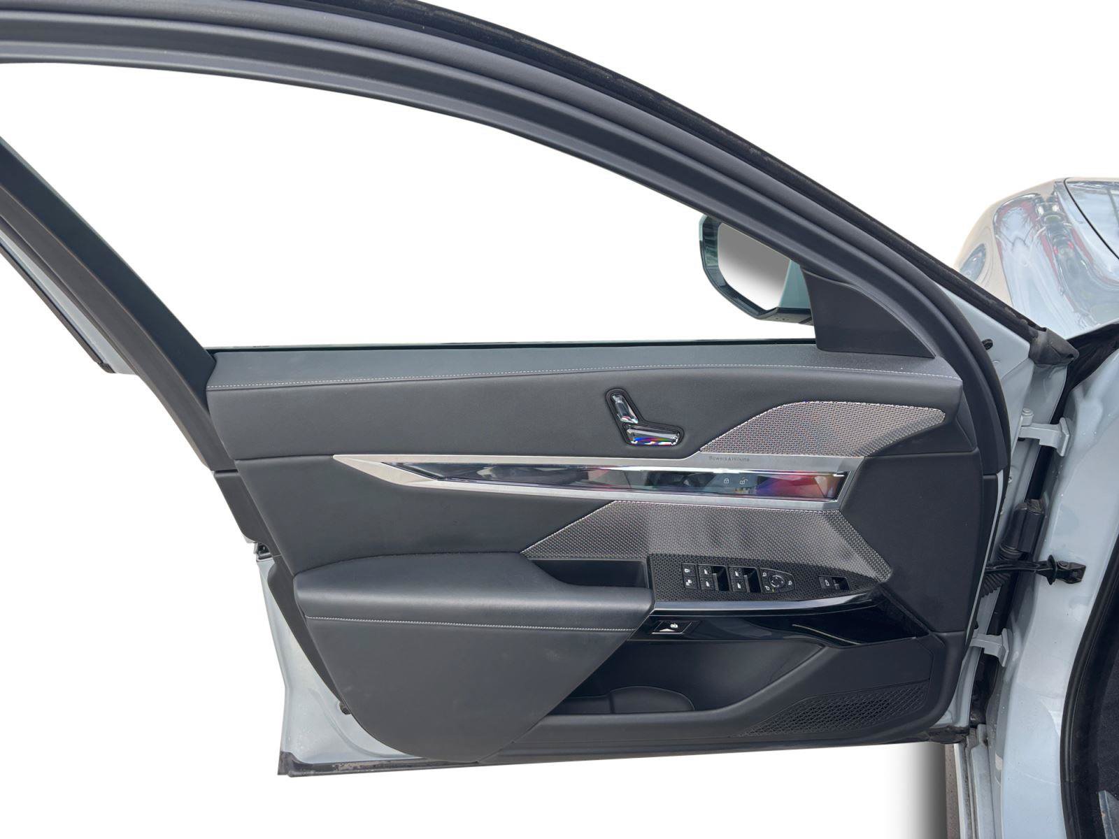 Certified 2023 BMW 760i xDrive AWD/4WD image 19
