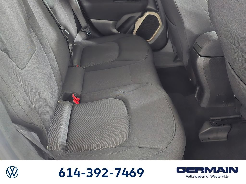 Used 2015 Jeep Renegade Latitude FWD image 17