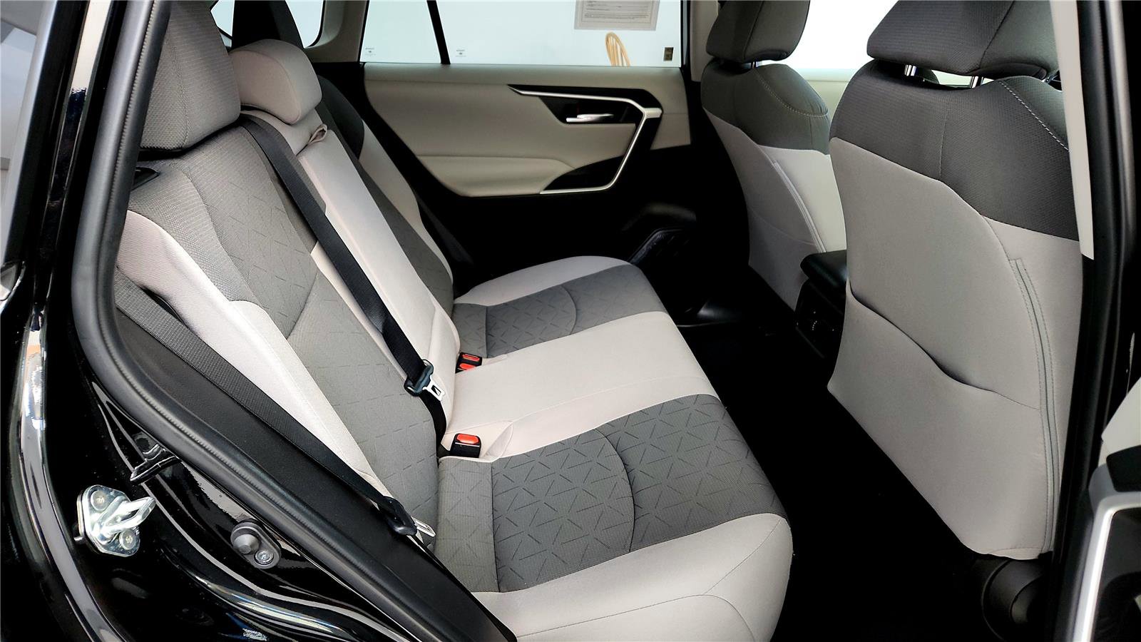 Used 2023 Toyota RAV4 XLE image 25