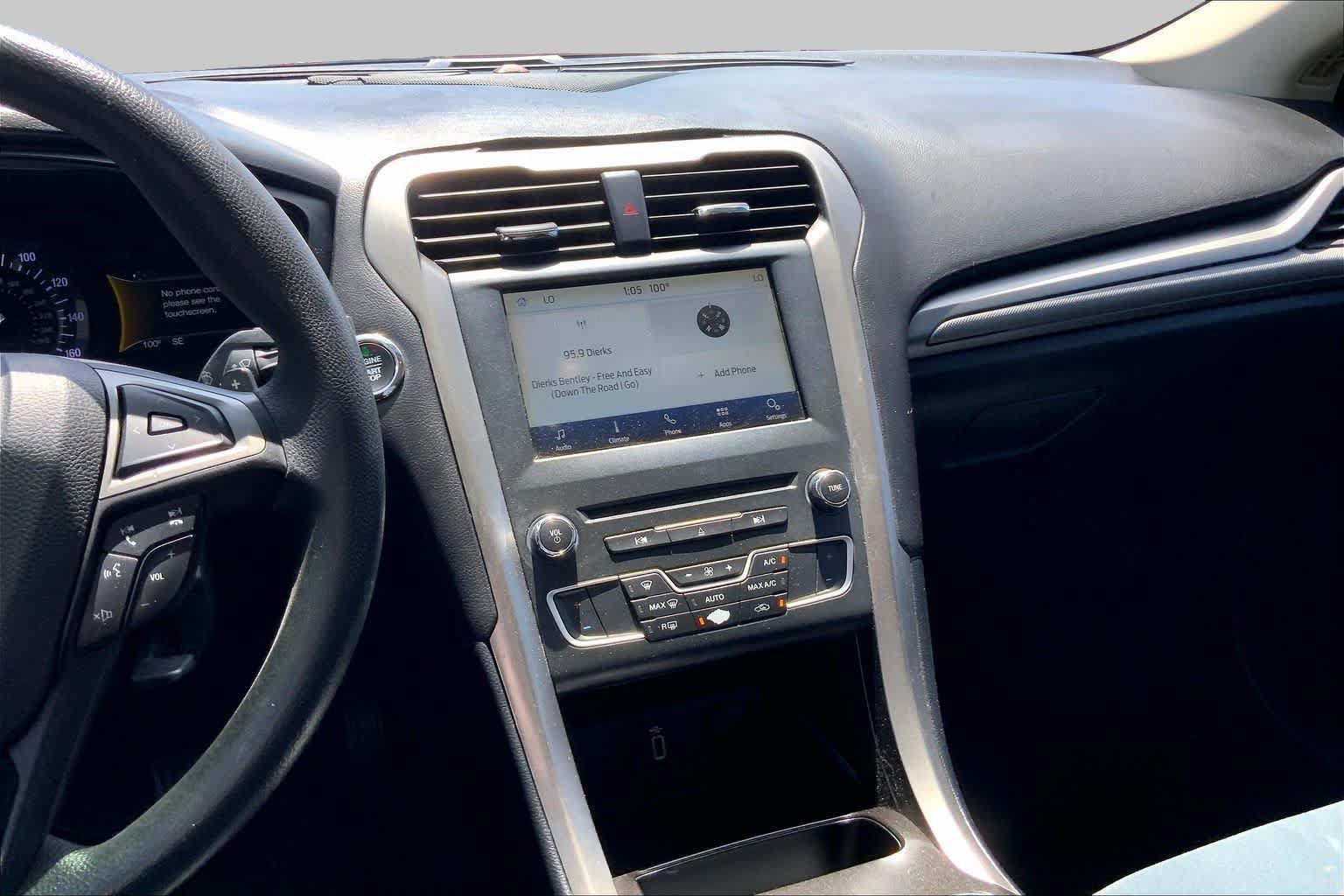 Used 2018 Ford Fusion SE w/ Fusion SE Technology Package FWD image 7