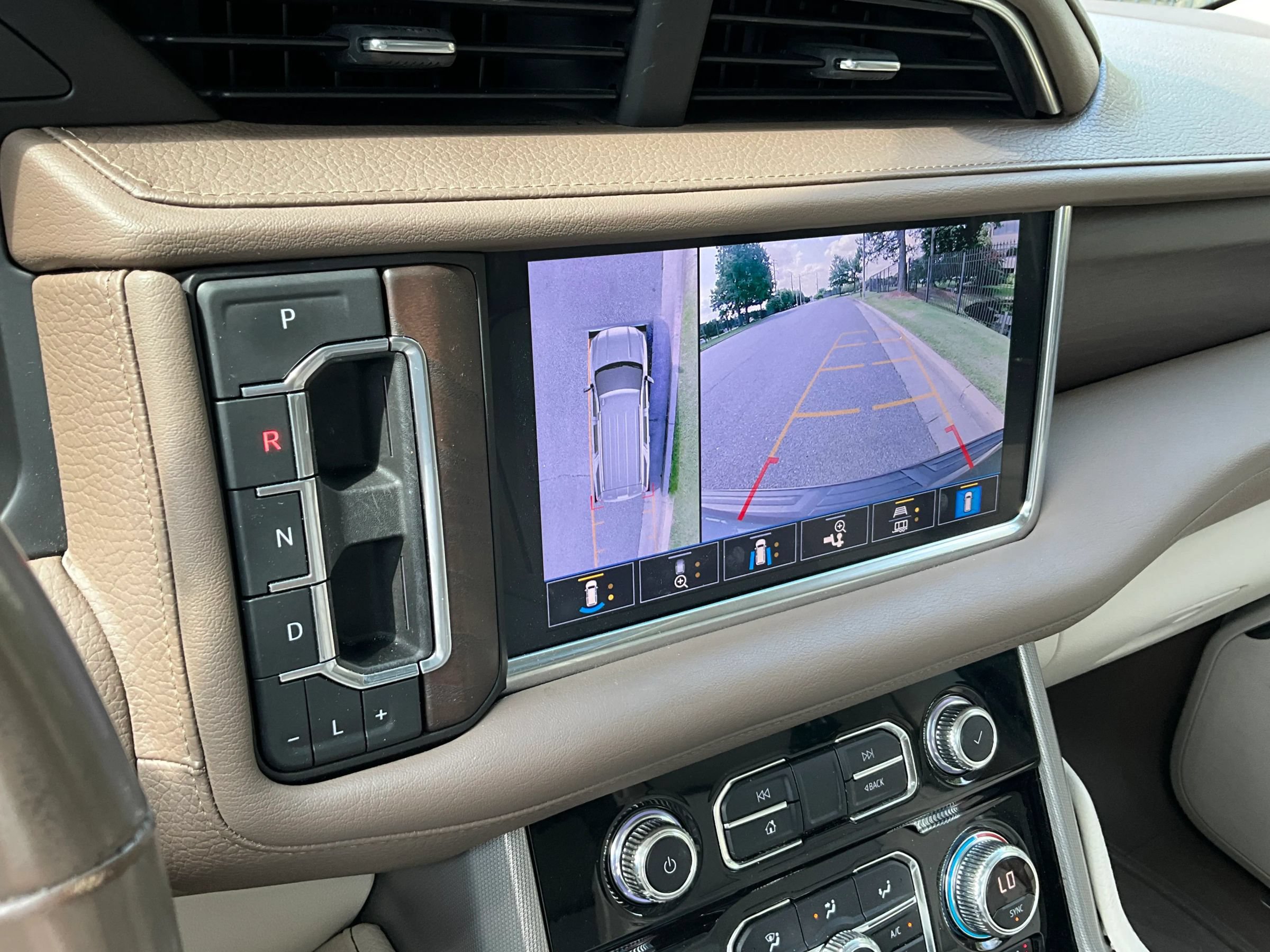 Used 2021 GMC Yukon Denali w/ Denali Premium Package AWD/4WD image 31