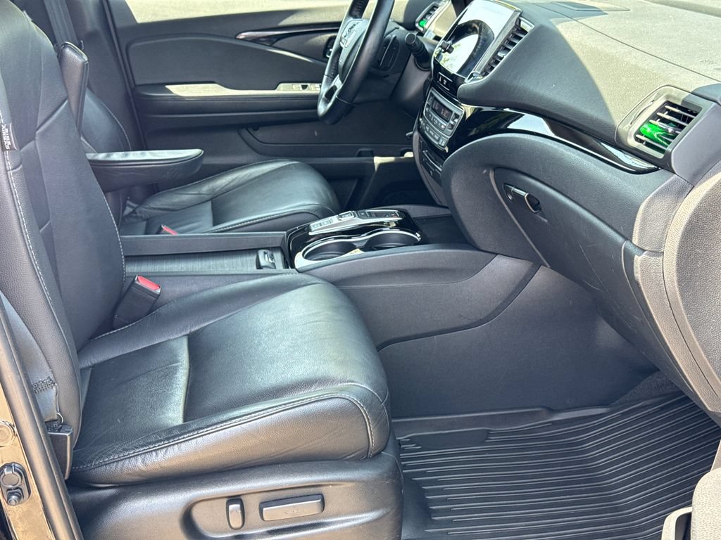 Used 2020 Honda Pilot Touring image 13
