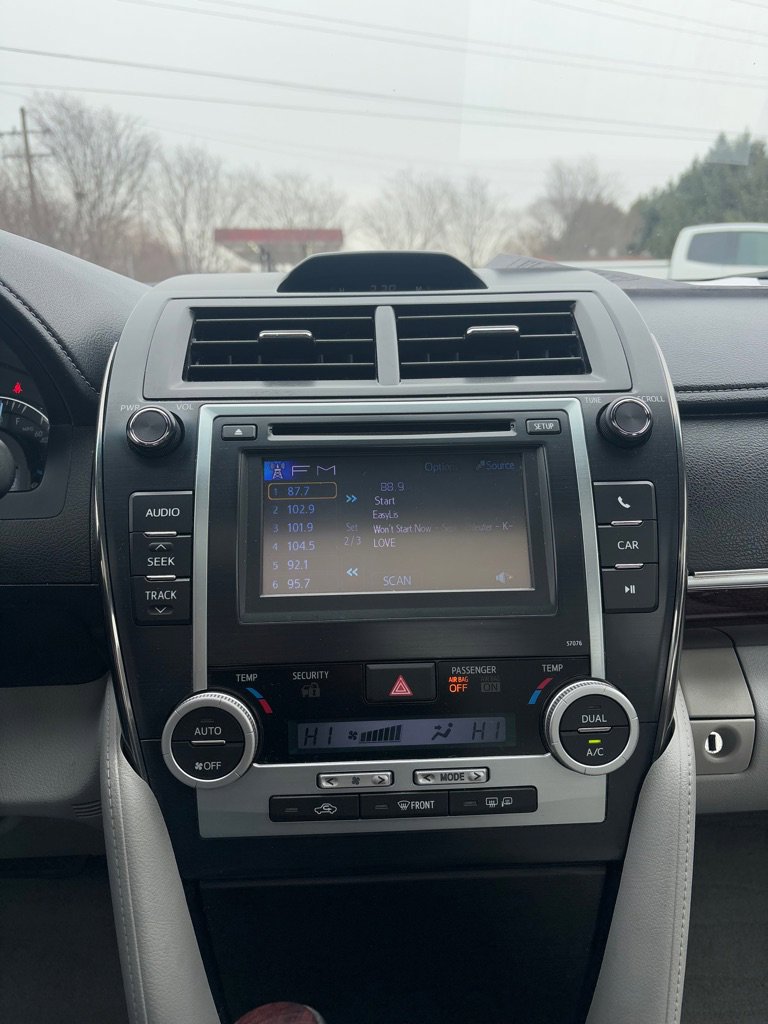 Used 2014 Toyota Camry XLE image 19