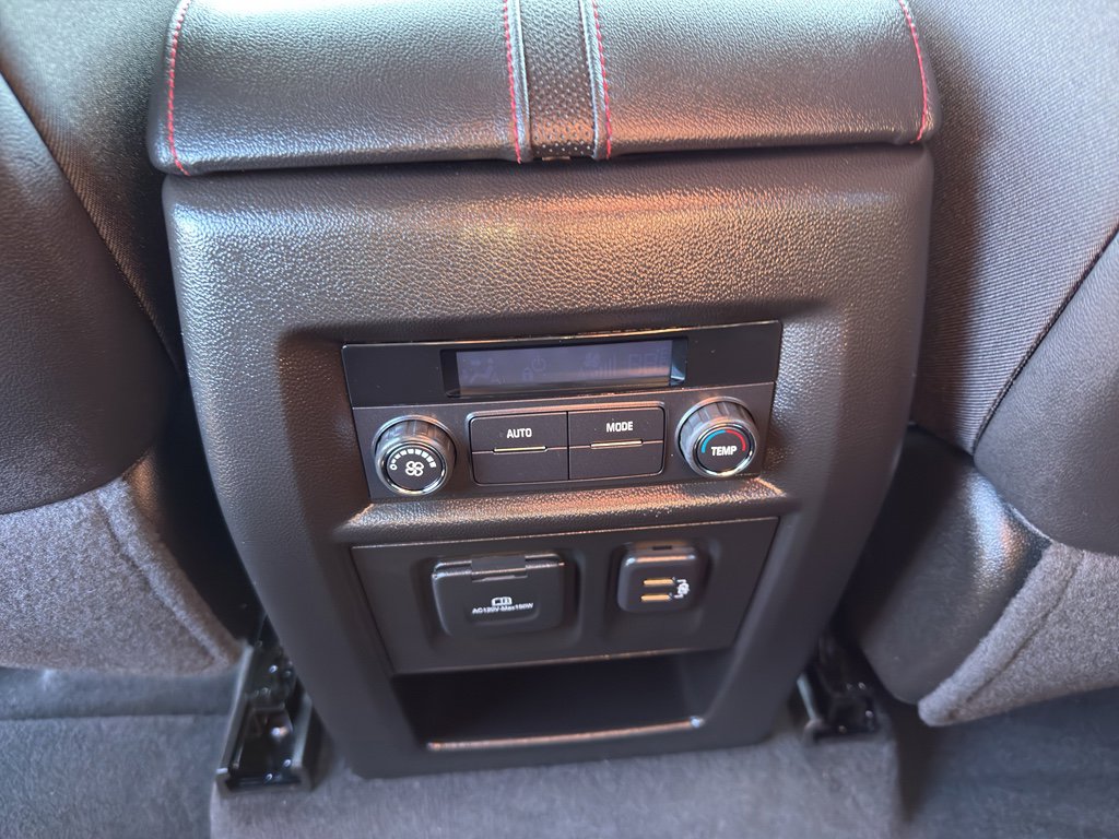 Used 2023 Chevrolet Traverse RS image 30