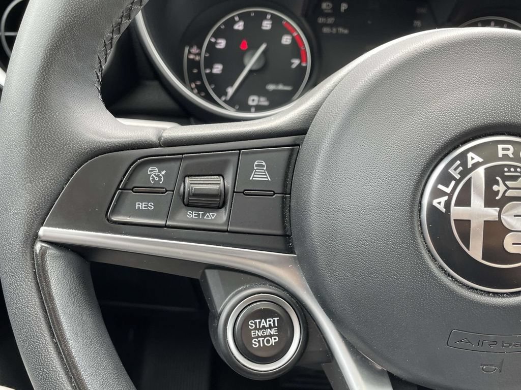 Used 2017 Alfa Romeo Giulia AWD image 35