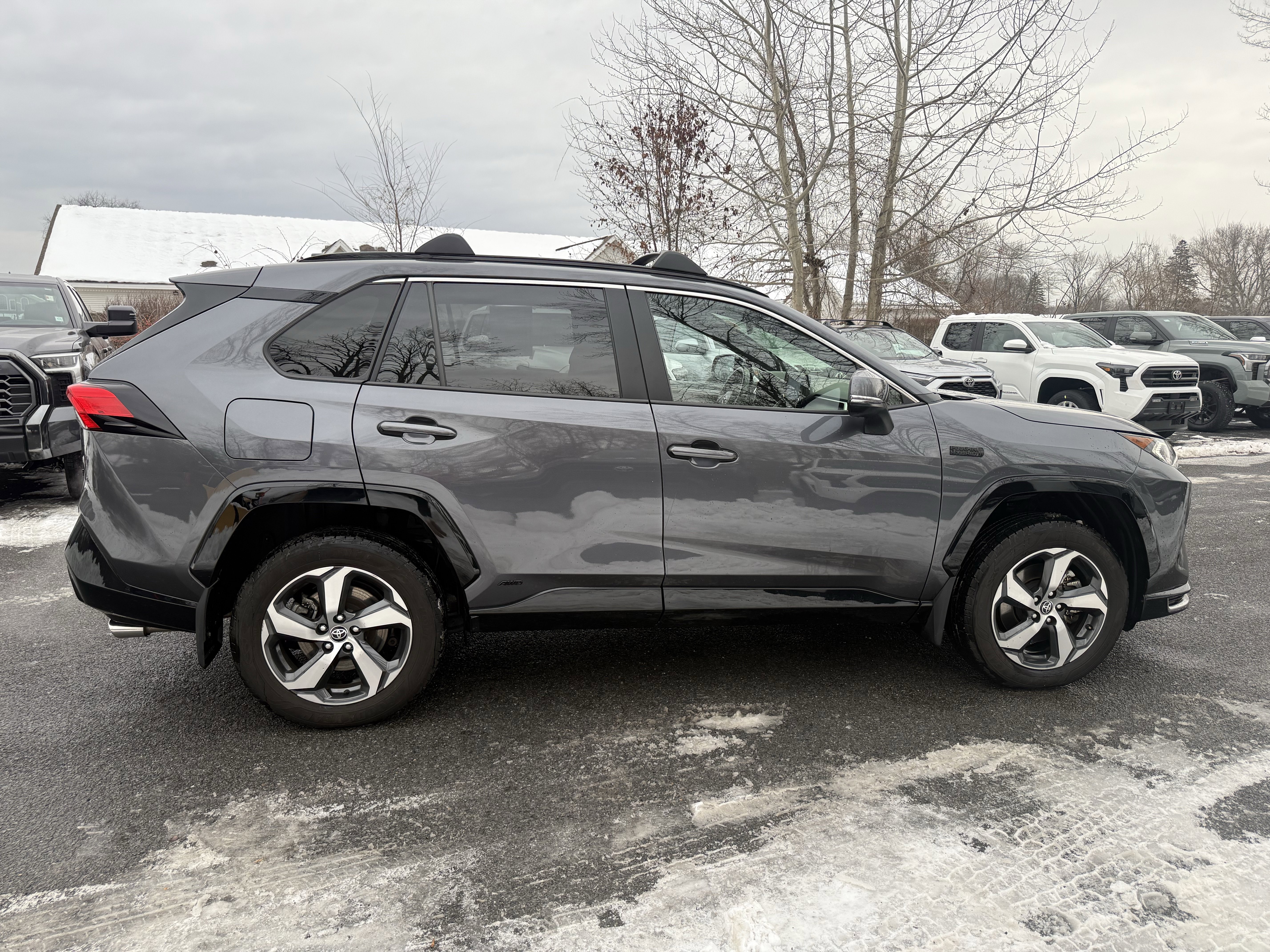Used 2021 Toyota RAV4 SE image 7