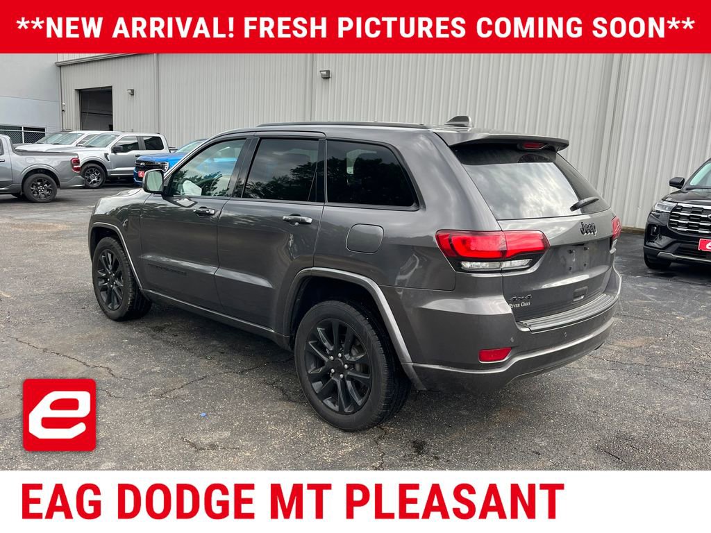 Used 2021 Jeep Grand Cherokee Laredo X AWD/4WD image 3