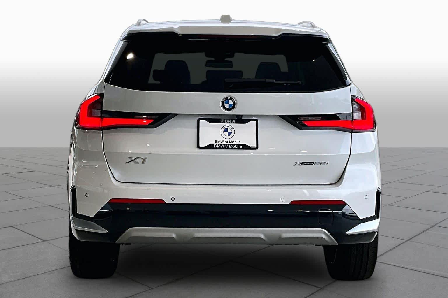 Used 2023 BMW X1 xDrive28i w/ Convenience Package AWD/4WD image 4