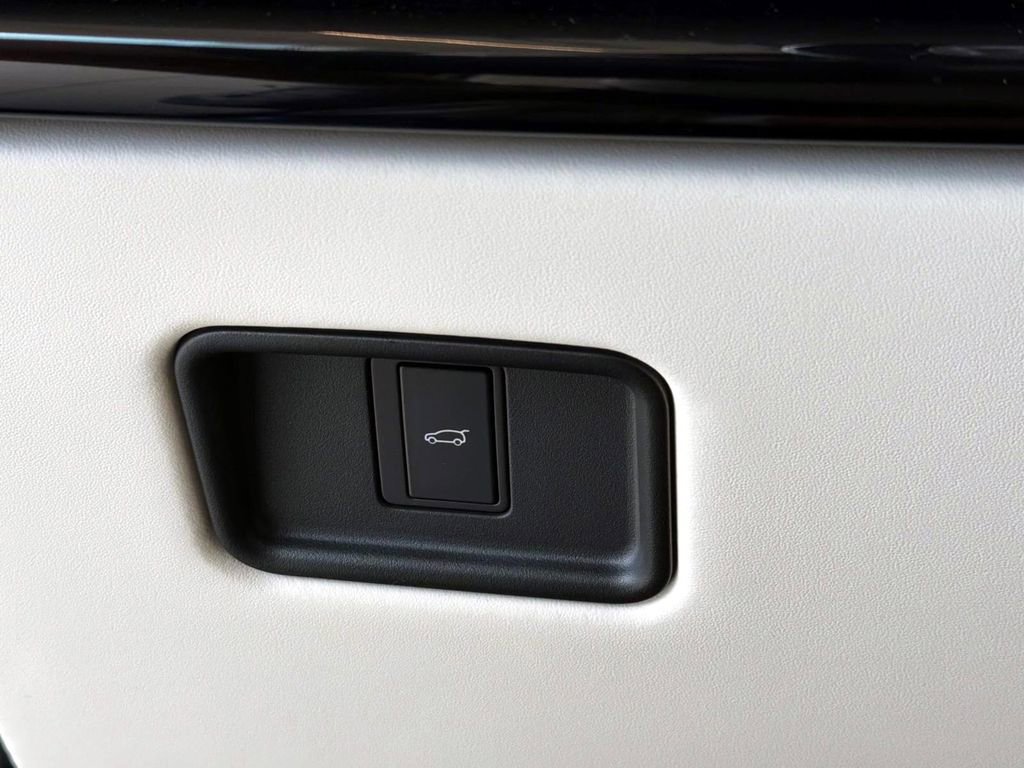 New 2025 Land Rover Range Rover Long Wheelbase Autobiography image 33