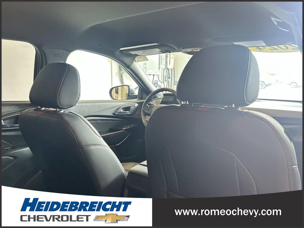Certified 2024 Chevrolet Trax RS w/ Driver Confidence Package FWD image 31