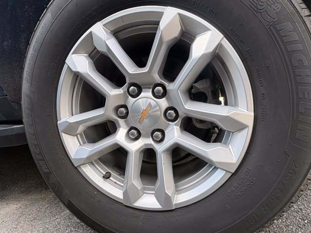 Used 2025 Chevrolet Suburban LT AWD/4WD image 4