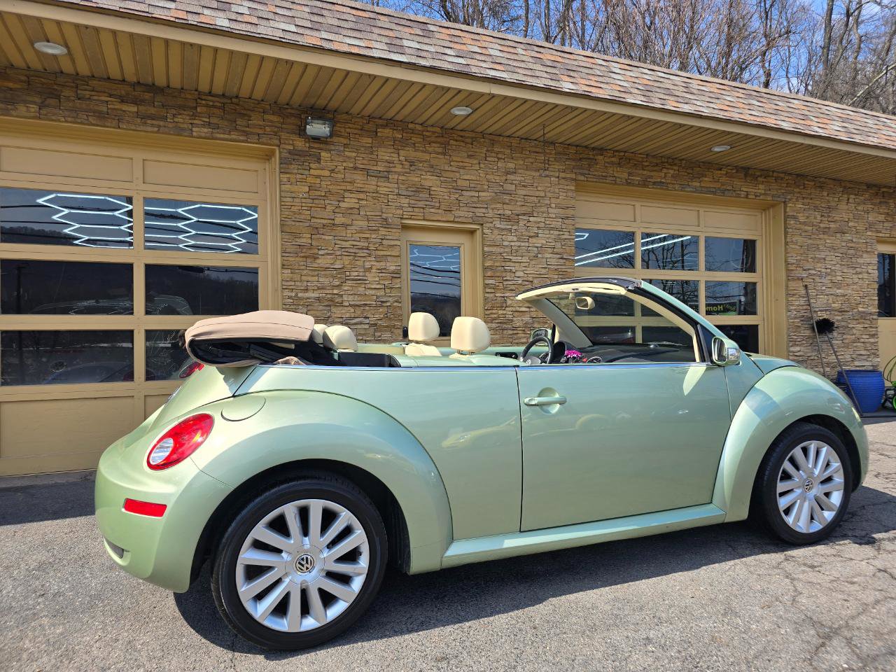 Used 2008 Volkswagen Beetle SE image 19