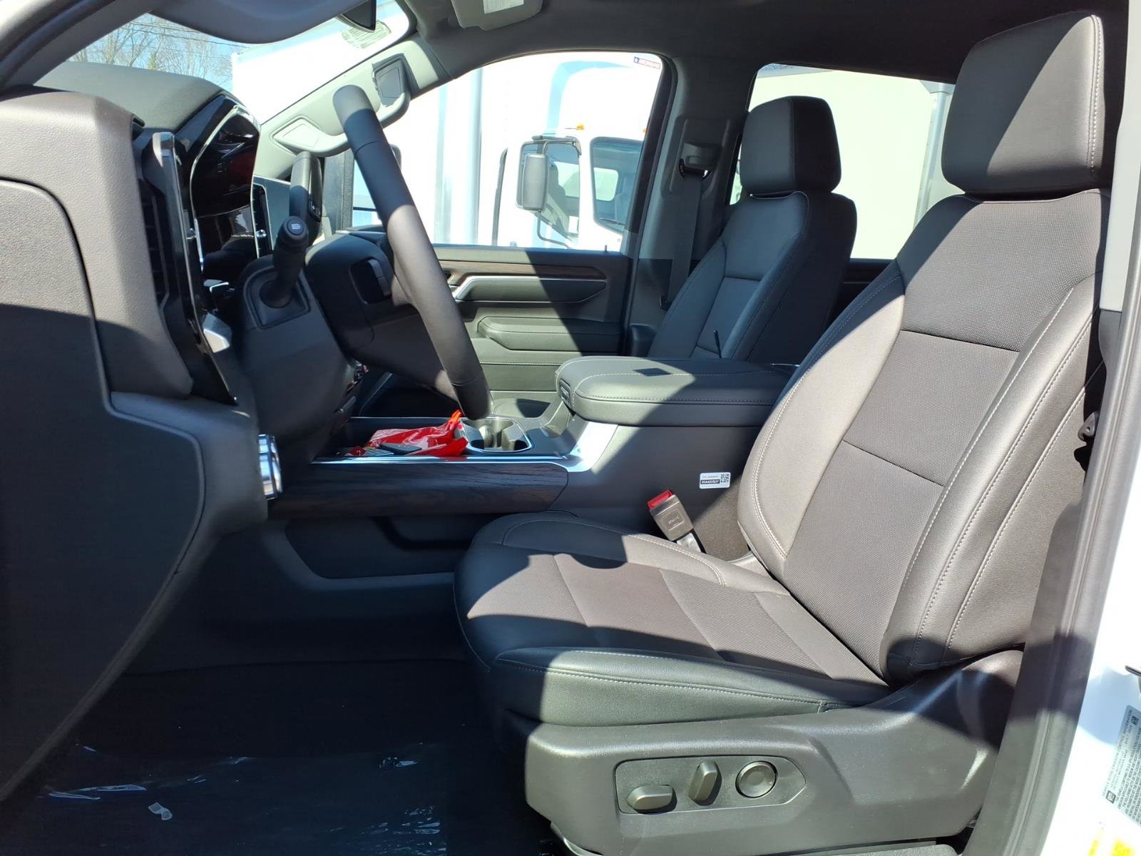 New 2025 GMC Sierra 3500 SLT w/ SLT Premium Package image 13