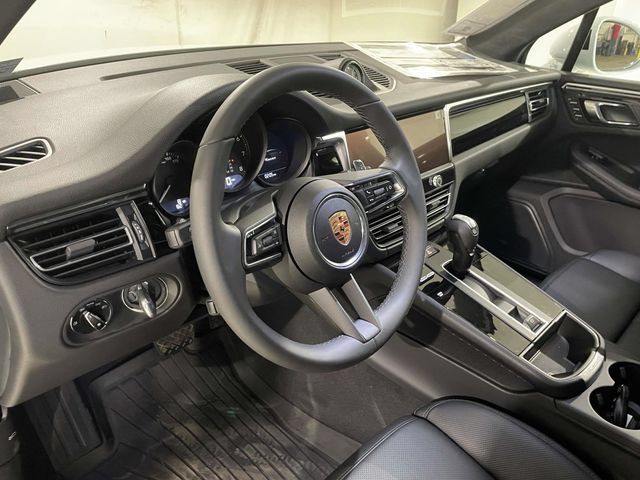 New 2026 Porsche Macan AWD/4WD image 4