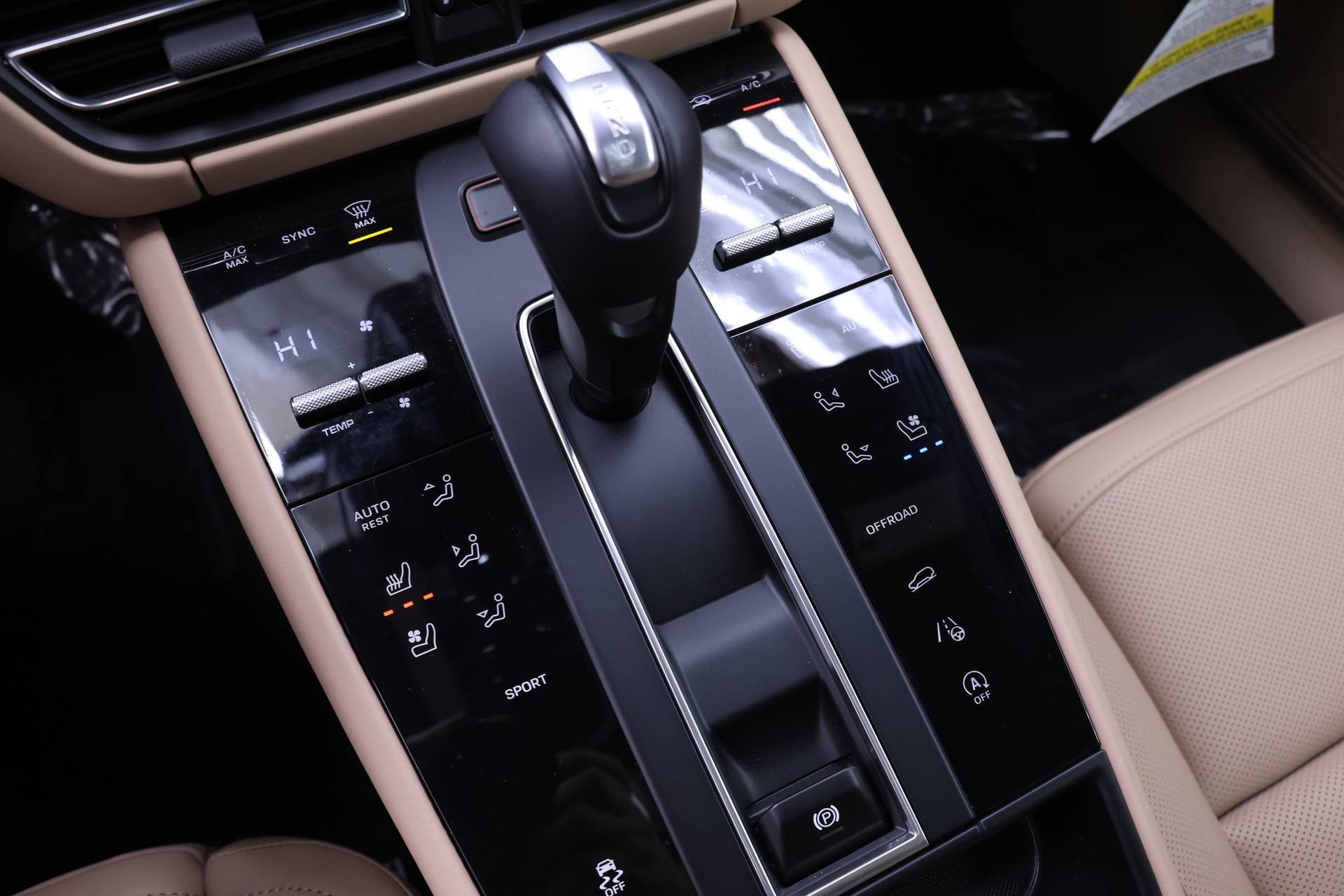 Used 2025 Porsche Macan image 15