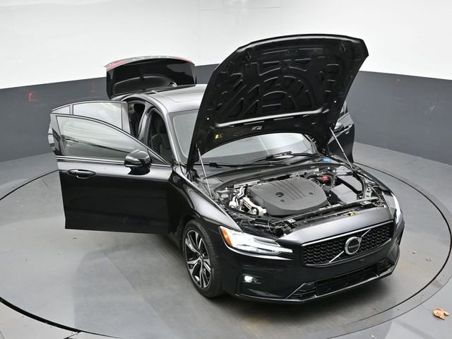 Used 2025 Volvo S60 B5 Plus AWD/4WD image 48