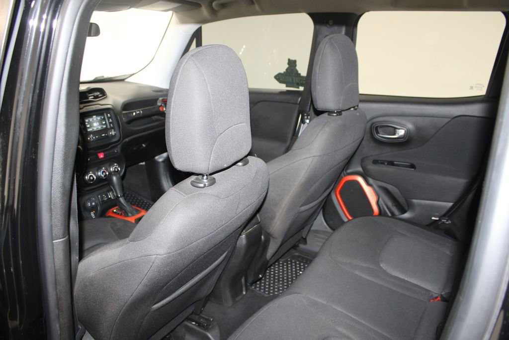 Used 2017 Jeep Renegade Latitude w/ Cold Weather Group image 21